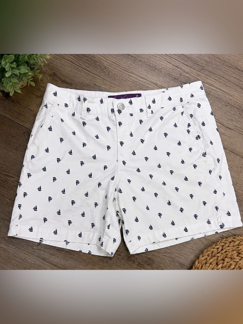 Gloria Vanderbilt Size 8 Sailboat Print Shorts